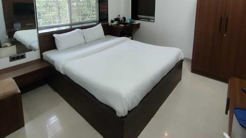 Nanded Hotel | Hotel O Talegaon MIDC Formerly Goodluck Lodge