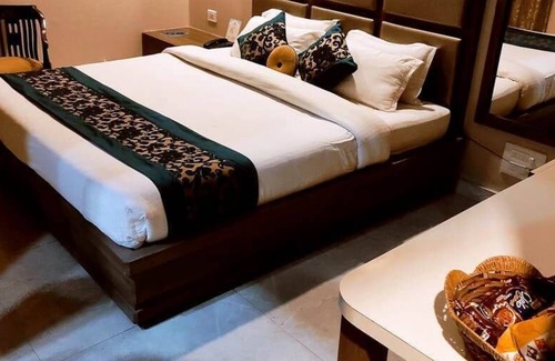 Varanasi Hotel | Hotel Ozas Grand