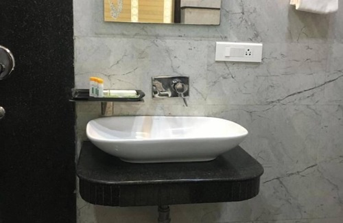 Varanasi Hotel | Hotel Ozas Grand