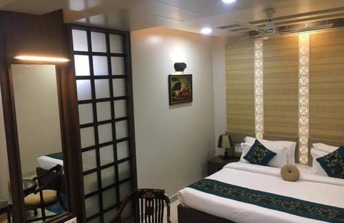 Varanasi Hotel | Hotel Ozas Grand