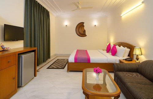 Karol Bagh Hotel | Hotel Pablas International, New Delhi, Near Metro