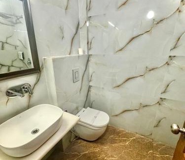 Karol Bagh Hotel | Hotel Pablas International, New Delhi, Near Metro