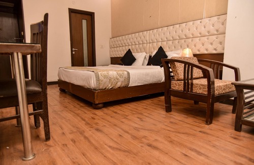 Indirapuram Hotel | Hotel Park well