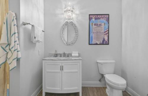 Pass Christian Apartment | Hotel Pass Christian Queen Suite 205