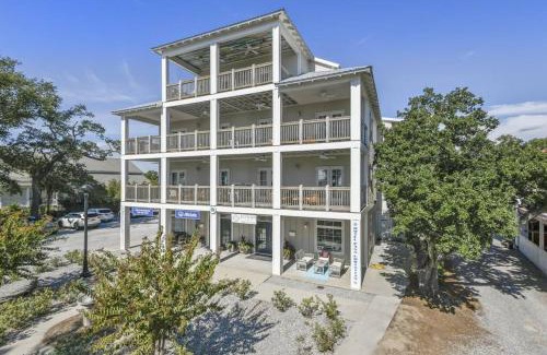 Pass Christian Apartment | Hotel Pass Christian Queen Suite 205