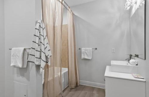 Pass Christian Apartment | Hotel Pass Christian King Suite 302