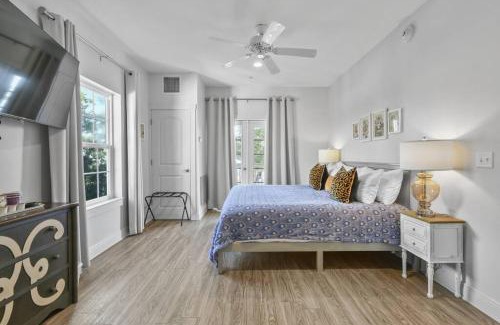 Pass Christian Apartment | Hotel Pass Christian King Suite 302