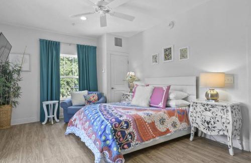 Pass Christian Apartment | Hotel Pass Christian Queen Suite 305