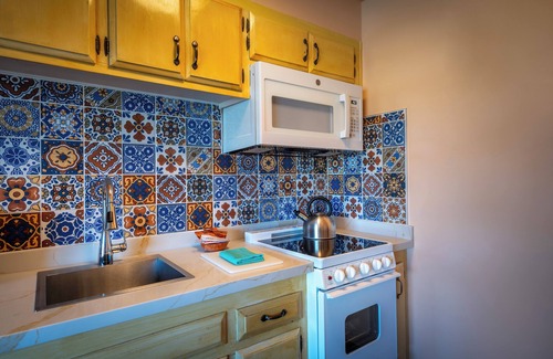 Northwest Anaheim Hotel | Hotel Pepper Tree Boutique Kitchen Studios - Anaheim
