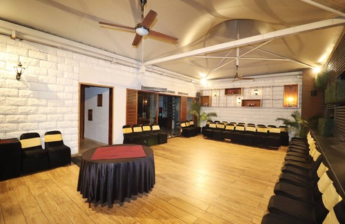 Bhopal Hotel | Hotel Rajhans Regent
