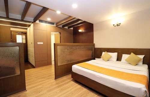 Bhopal Hotel | Hotel Rajhans Regent