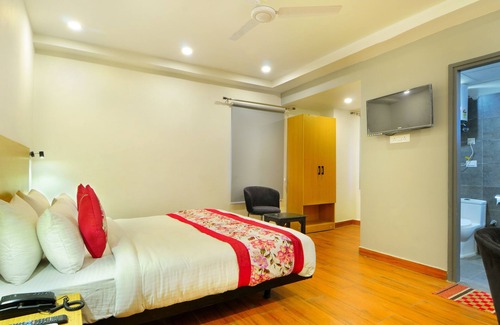 Noida Hotel | Hotel Red York