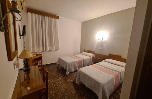 Arcos de la Frontera Hotel | Hotel Restaurante El Lago