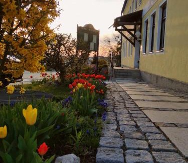 Neuburg am Inn Hotel | Hotel-Restaurant Kreuzhuber