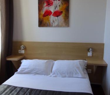 Carnoules Hotel | Hotel Restaurant Le Castel Fleuri
