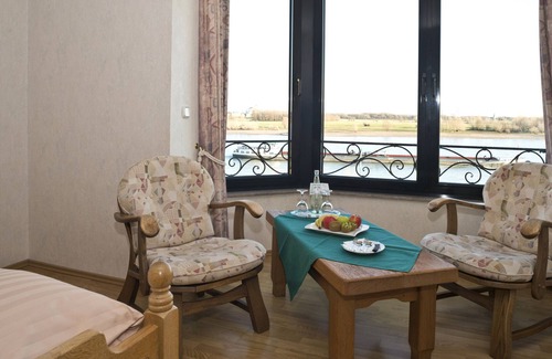 Wesel Hotel | Hotel-Restaurant Wacht am Rhein