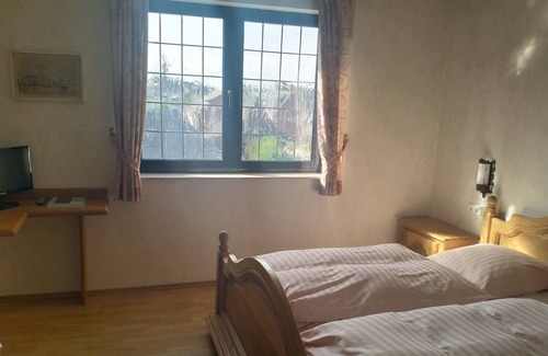 Wesel Hotel | Hotel-Restaurant Wacht am Rhein