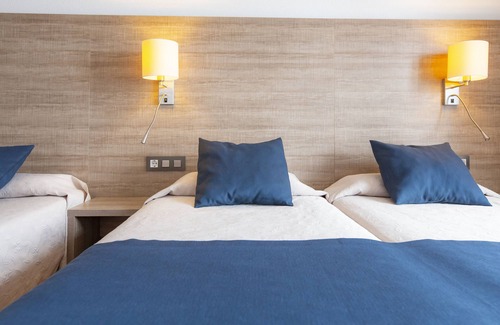 Roses Town Center House | Hotel Risech