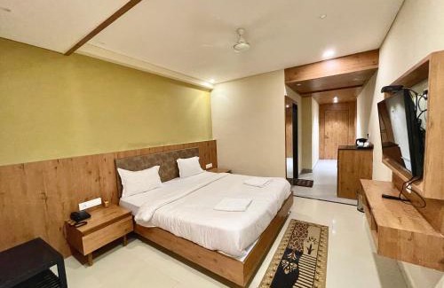 Puri Hotel | Hotel ROCKBAY, Puri Swimming-pool, near-sea-beach-and-temple fully-air-conditioned-hotel with-lift-and-parking-facility