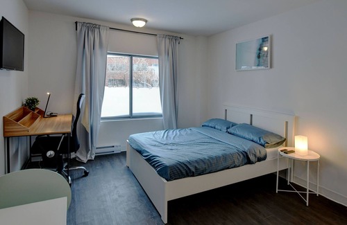 Laval Apartment | HOTEL ROOM DOWTOWN LAVAL Big STUDIO -PLACE BELL, free parking