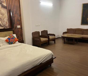 Kalkaji House | Hotel Rose Villa