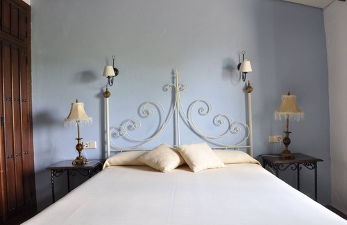 Villanueva de Tapia Hotel | Hotel Rural La Paloma