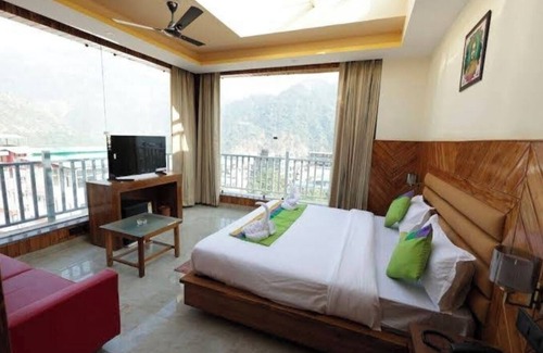 Zirakpur Hotel | HOTEL S C RESIDENCY
