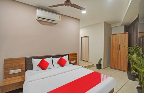 Surat Hotel | Hotel Santeria Inn