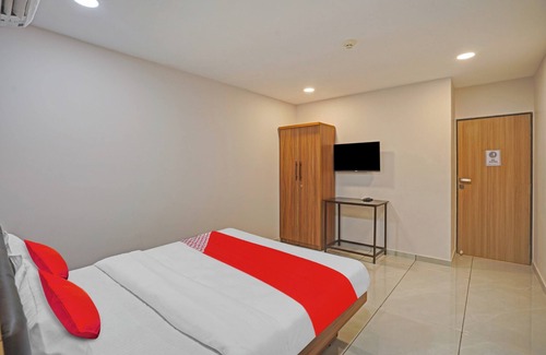 Surat Hotel | Hotel Santeria Inn