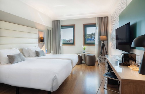 Santiago de Compostela Hotel | Hotel Santiago Plaza Affiliated by Meliá