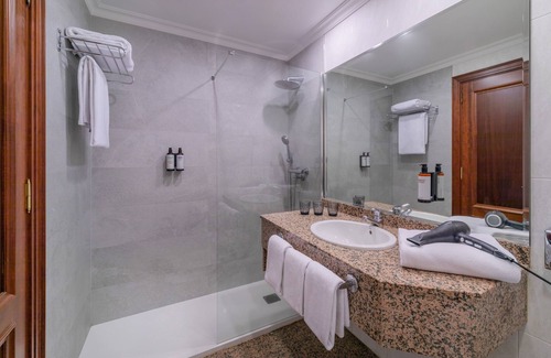 Santiago de Compostela Hotel | Hotel Santiago Plaza Affiliated by Meliá
