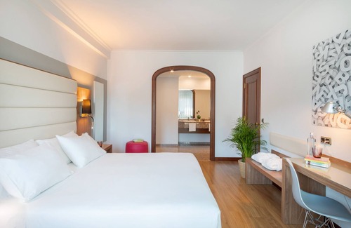 Santiago de Compostela Hotel | Hotel Santiago Plaza Affiliated by Meliá