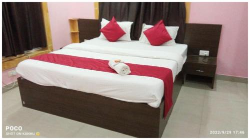 Dalhousie Hotel | Hotel Santosh Classic Residency হোটেল সন্তোষ ক্লাসিক রেসিডেন্সি Puri - Lift, Parking, Swimming Pool & Spacious AC Rooms