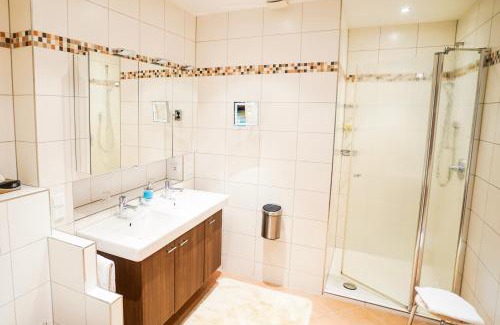 Neu-Isenburg Bed & Breakfast | Hotel Sauer Garni