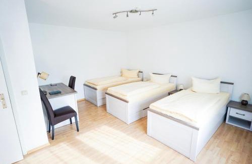Neu-Isenburg Bed & Breakfast | Hotel Sauer Garni