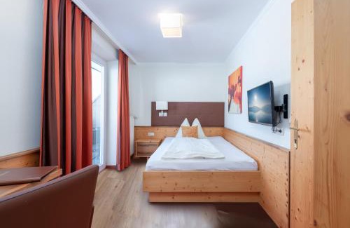 Nussdorf am Attersee Hotel | Hotel Schönberger