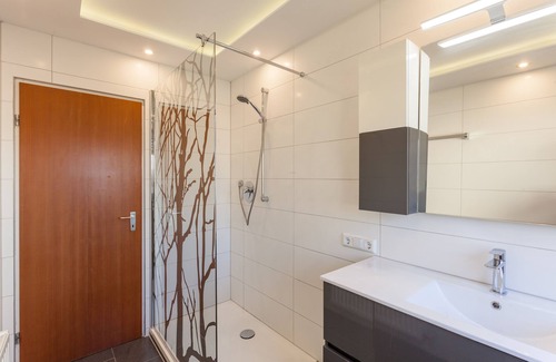 Aschach Apartment | Hotel - Seerose Ferienwohnung
