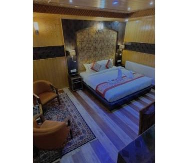 Srinagar Hotel | Hotel Shanu Premium