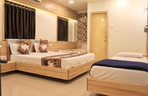 Somnath Hotel | Hotel Shri Radhe