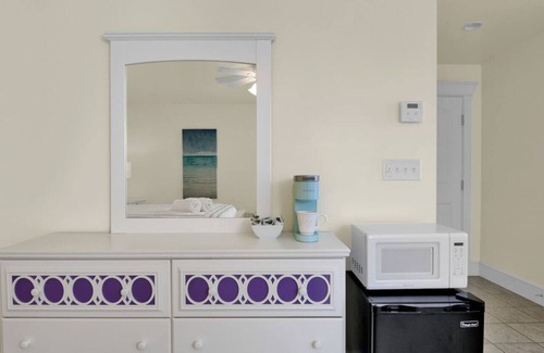 Edgecomb Apartment | Hotel-Style Private Room Suite in Edgecomb Maine