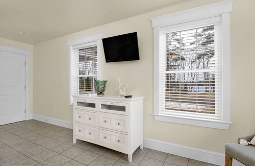 Edgecomb Apartment | Hotel-Style Private Room Suite in Edgecomb Maine