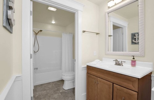 Edgecomb Apartment | Hotel-Style Private Room Suite in Edgecomb Maine