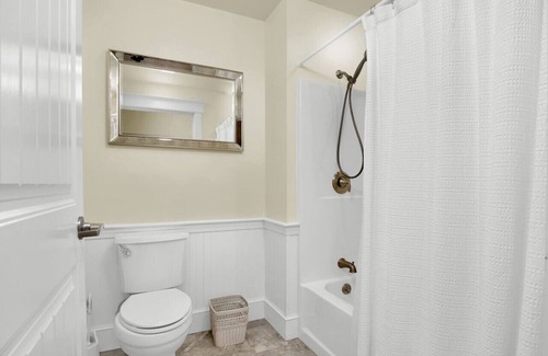 Edgecomb Apartment | Hotel-Style Studio w/ Queen Bed
