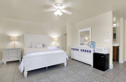 Edgecomb Apartment | Hotel-Style Suite: Private Room in Edgecomb, Maine