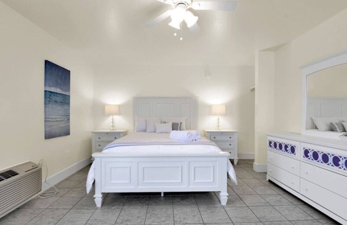 Edgecomb Apartment | Hotel-Style Suite: Private Room in Edgecomb, Maine