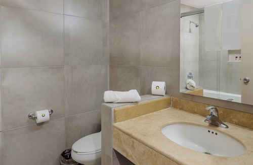 Leon Hotel | Hotel Suites Mexico Plaza Campestre