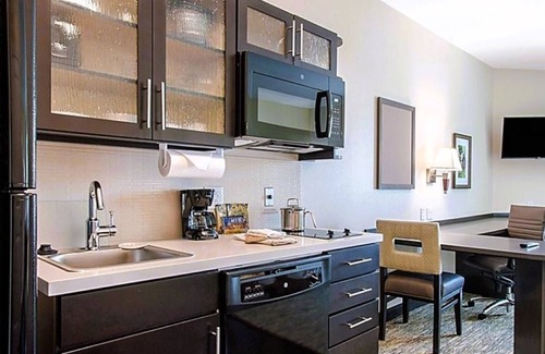 North San Antonio - SAT Apartment | Hotel Suites with great guest amenities near San Antonio International Airport.