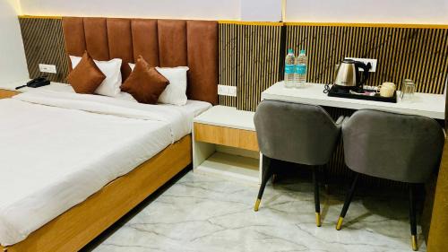 Rau Hotel | Hotel Suraj Palace
