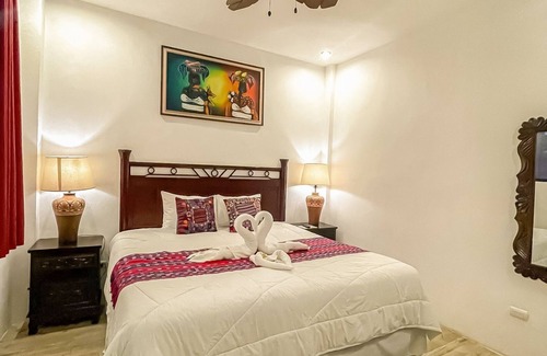 San Juan La Laguna Hotel | Hotel Taa' Tiin
