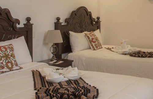 San Juan La Laguna Hotel | Hotel Taa' Tiin
